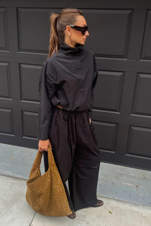 Shoreline Windbreaker in Noir